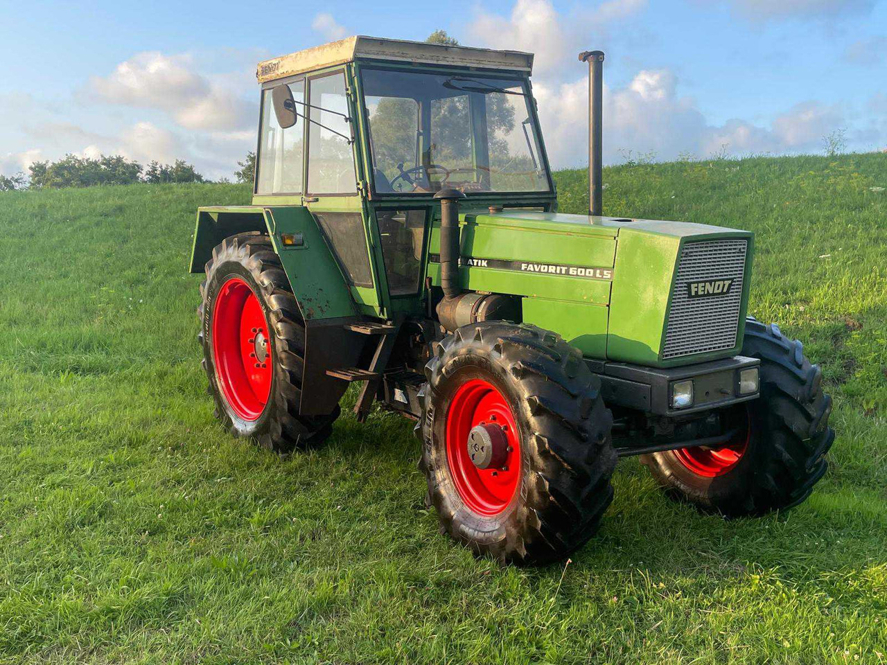 Fendt Favorit 600 LSA - Traktor: slika 2 Fendt Favorit 600 LSA - Traktor: slika 2