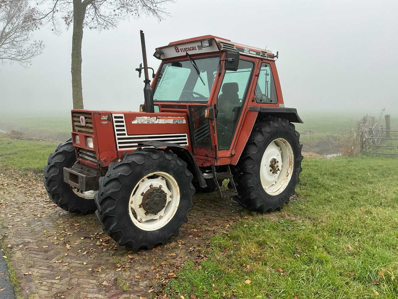 Fiat 1990 FIAT 70-90 DT ALL-WHEEL DRIVE FARM TRACTOR - Traktor: slika 1 Fiat 1990 FIAT 70-90 DT ALL-WHEEL DRIVE FARM TRACTOR - Traktor: slika 1