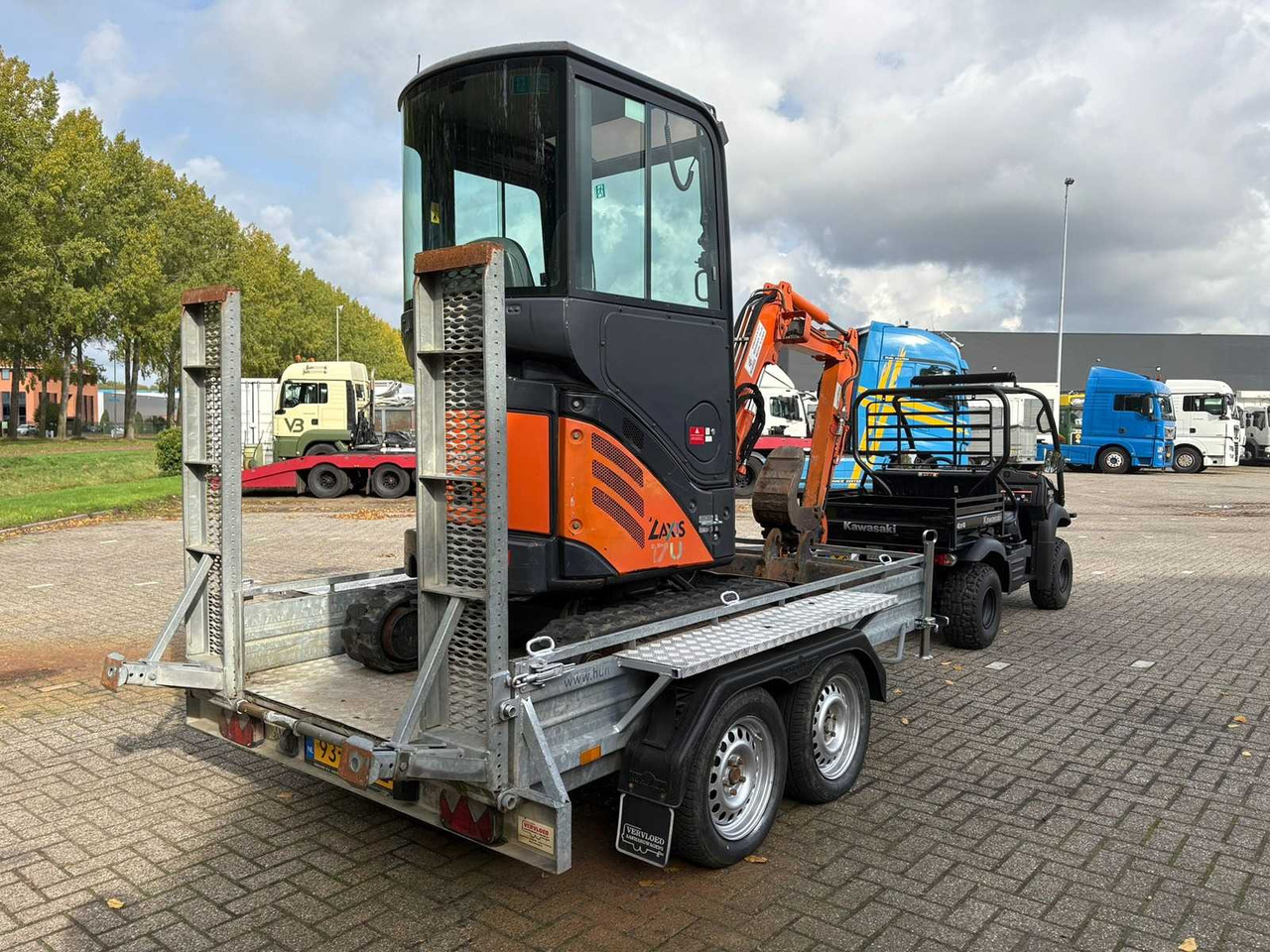Hitachi HITACHI - ZX17U-2 - MINI EXCAVATOR INCL. ADHERENT - Mini bager: slika 3 Hitachi HITACHI - ZX17U-2 - MINI EXCAVATOR INCL. ADHERENT - Mini bager: slika 3