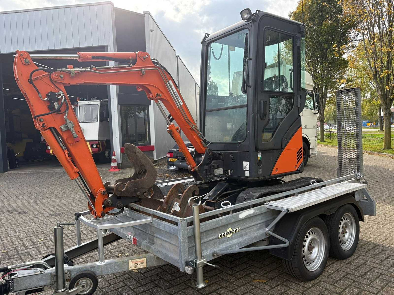 Hitachi HITACHI - ZX17U-2 - MINI EXCAVATOR INCL. ADHERENT - Mini bager: slika 2 Hitachi HITACHI - ZX17U-2 - MINI EXCAVATOR INCL. ADHERENT - Mini bager: slika 2