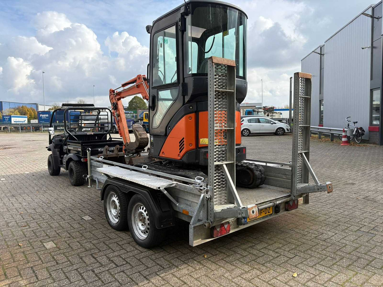 Hitachi HITACHI - ZX17U-2 - MINI EXCAVATOR INCL. ADHERENT - Mini bager: slika 4 Hitachi HITACHI - ZX17U-2 - MINI EXCAVATOR INCL. ADHERENT - Mini bager: slika 4