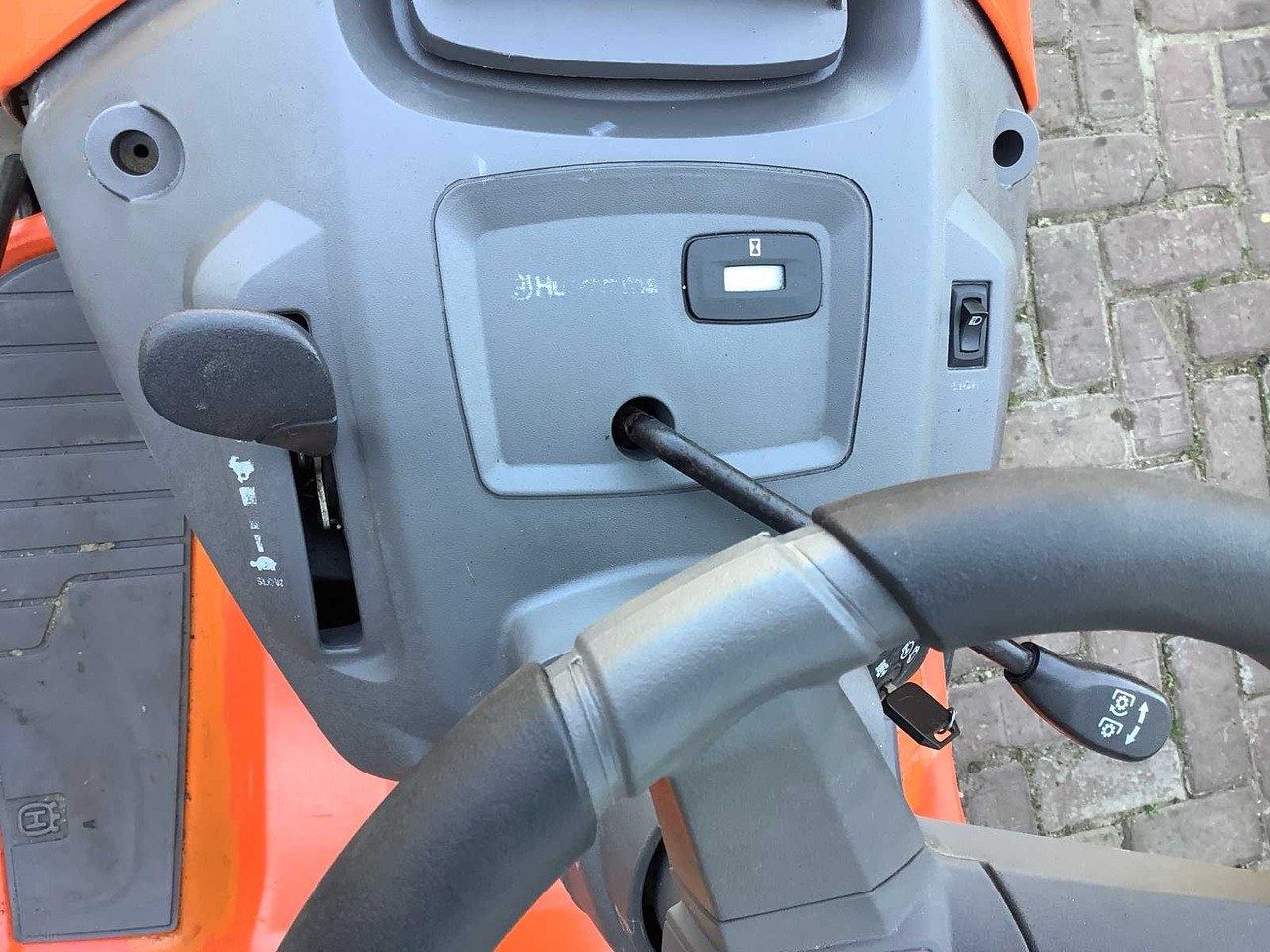 Husqvarna LTH12 - Baštenska kosačica: slika 4 Husqvarna LTH12 - Baštenska kosačica: slika 4
