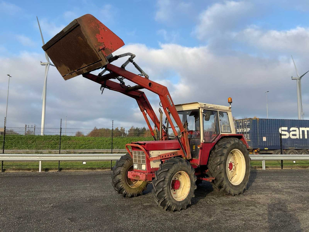 INTERNATIONAL 844AS ALL-WHEEL DRIVE AGRICULTURAL TRACTOR - Traktor: slika 2 INTERNATIONAL 844AS ALL-WHEEL DRIVE AGRICULTURAL TRACTOR - Traktor: slika 2