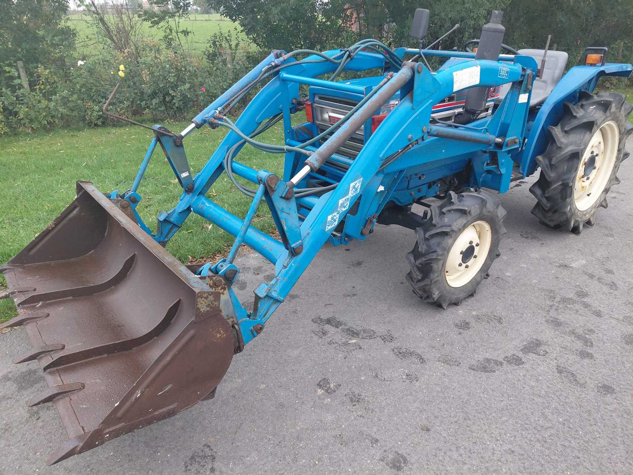 Iseki TL1201 - Mali traktor: slika 1 Iseki TL1201 - Mali traktor: slika 1