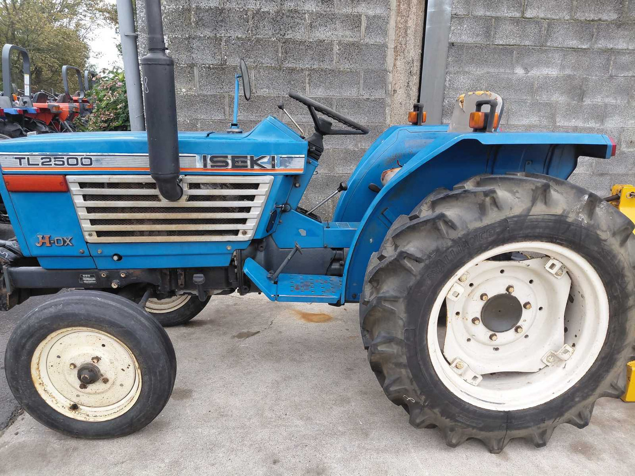 Iseki TL2500 - Mali traktor: slika 1 Iseki TL2500 - Mali traktor: slika 1