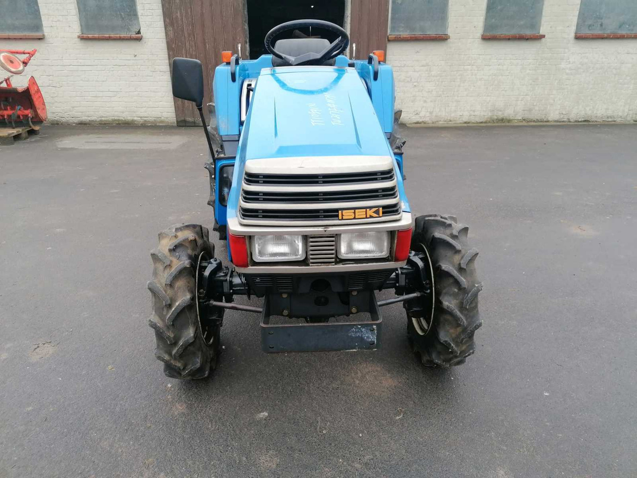 Iseki TU217F - Mali traktor: slika 2 Iseki TU217F - Mali traktor: slika 2