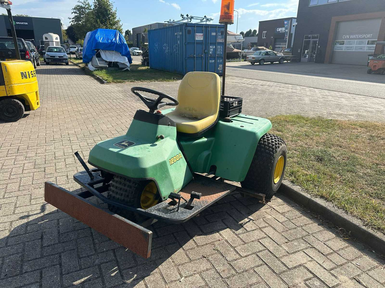 John Deere 1200 a - Baštenska kosačica: slika 1 John Deere 1200 a - Baštenska kosačica: slika 1