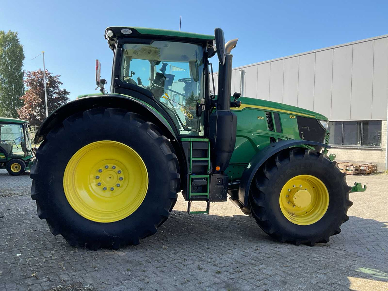 John Deere 6R 250 - Traktor: slika 4 John Deere 6R 250 - Traktor: slika 4