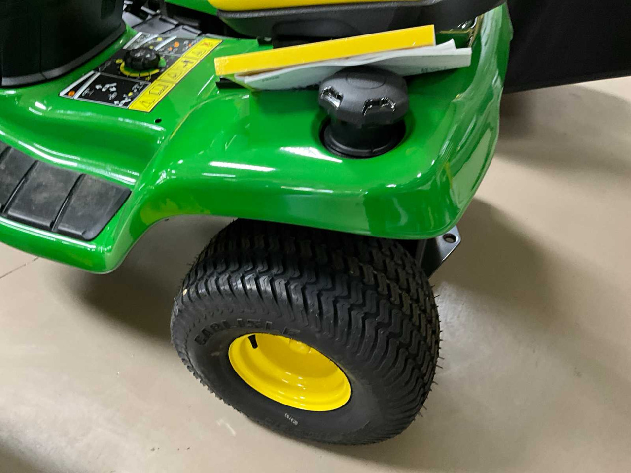 John Deere X350 - Baštenska kosačica: slika 5 John Deere X350 - Baštenska kosačica: slika 5