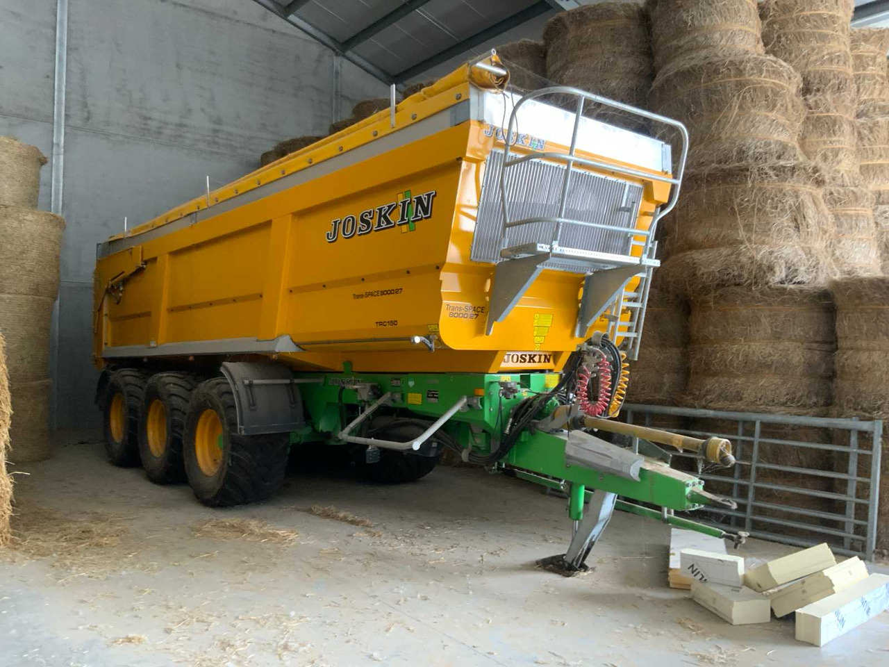 Joskin Triden Trans-Space 8000/27 - Traktorska prikolica za farmu/ Kiper: slika 1 Joskin Triden Trans-Space 8000/27 - Traktorska prikolica za farmu/ Kiper: slika 1