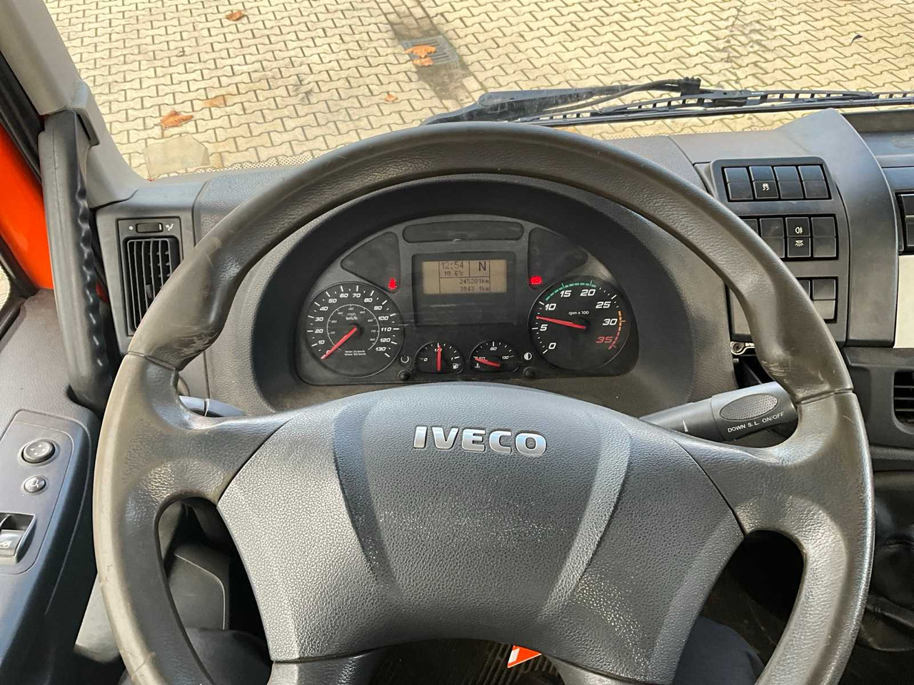 Kamion 2015 IVECO EUROCARGO 120E19 RAMP TRUCK: slika 13