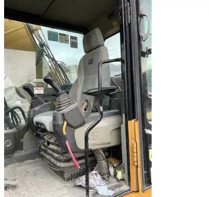 Bager guseničar Komatsu 323D: slika 6