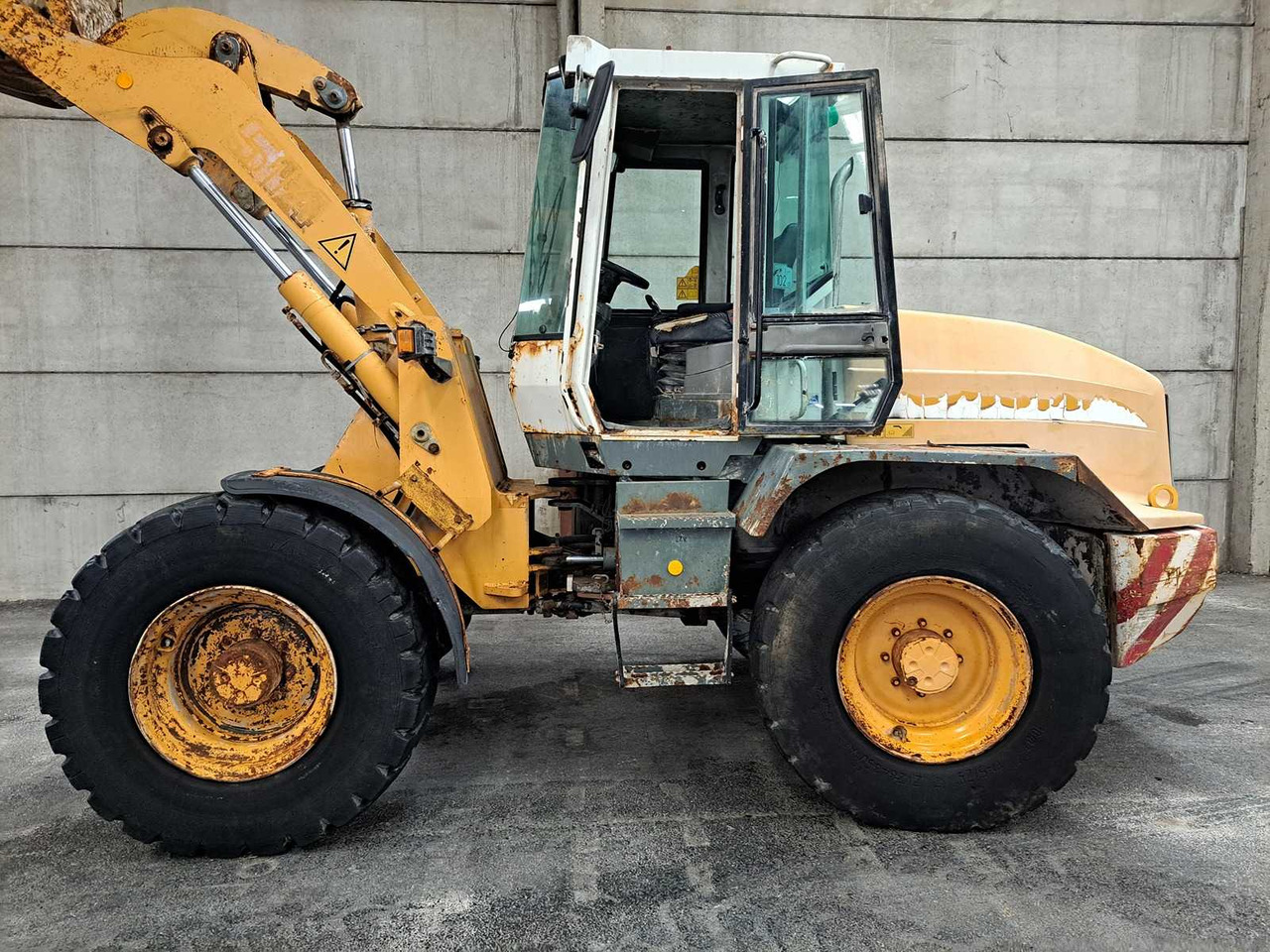Liebherr L514 - Utovarivač točkaš: slika 5 Liebherr L514 - Utovarivač točkaš: slika 5