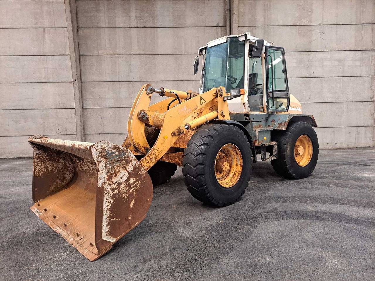 Liebherr L514 - Utovarivač točkaš: slika 1 Liebherr L514 - Utovarivač točkaš: slika 1