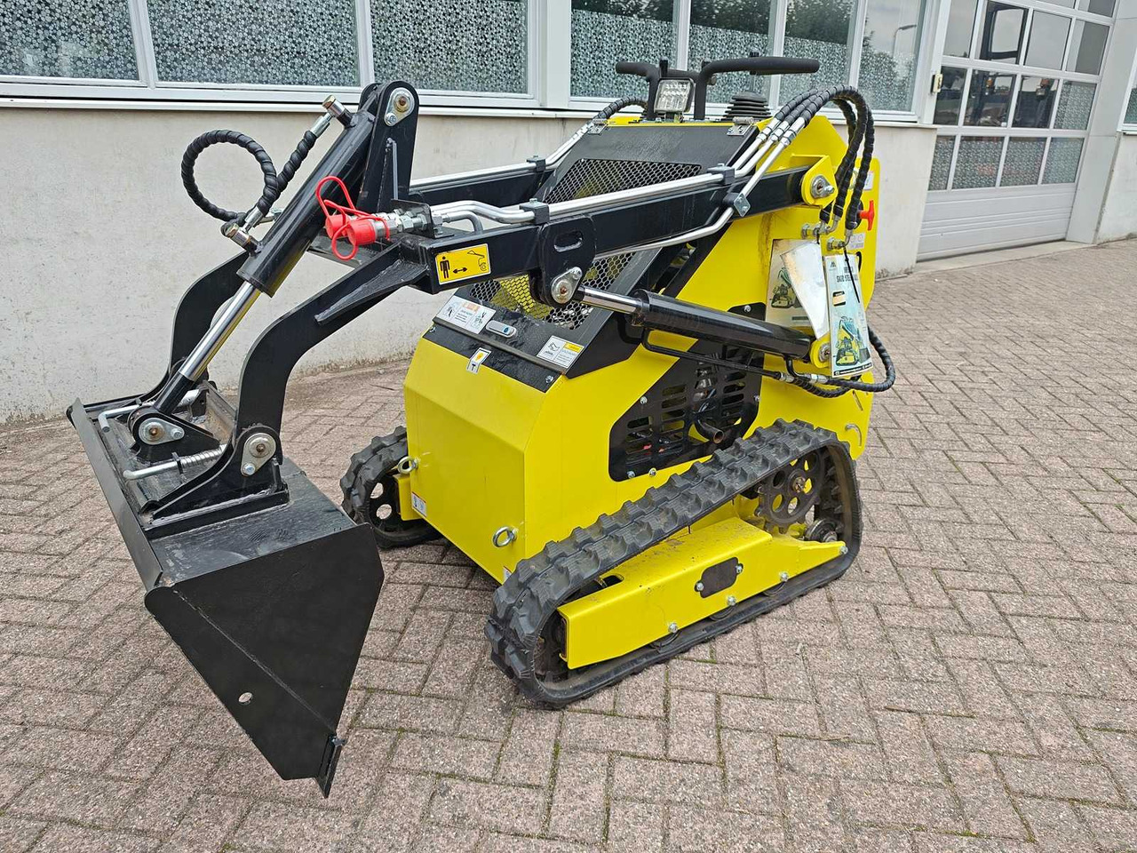 Machpro MPS330 - Mini utovarivač: slika 1 Machpro MPS330 - Mini utovarivač: slika 1