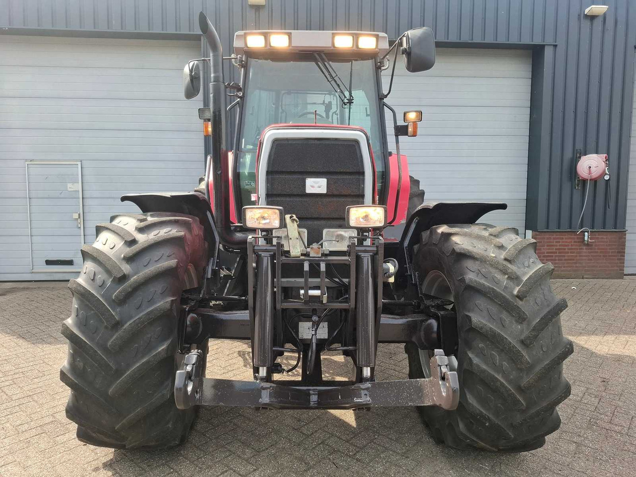 Massey Ferguson 8130 Dynashift - Traktor: slika 2 Massey Ferguson 8130 Dynashift - Traktor: slika 2