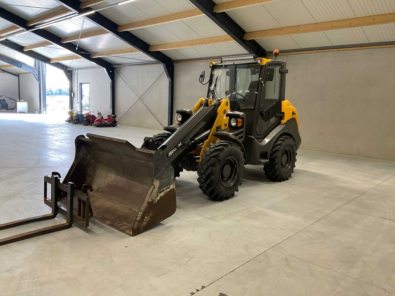Mecalac AX 850 - Utovarivač točkaš: slika 1 Mecalac AX 850 - Utovarivač točkaš: slika 1