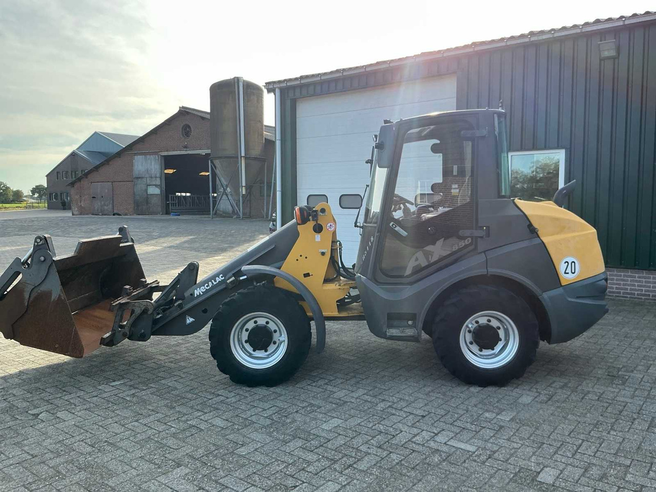 Mecalac AX850 - Utovarivač točkaš: slika 4 Mecalac AX850 - Utovarivač točkaš: slika 4