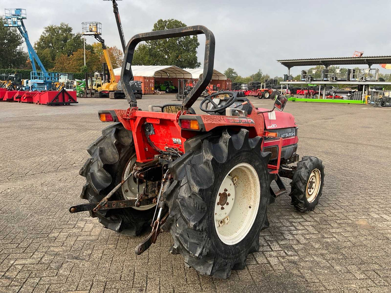 Mitsubishi MT331 - Mali traktor: slika 3 Mitsubishi MT331 - Mali traktor: slika 3