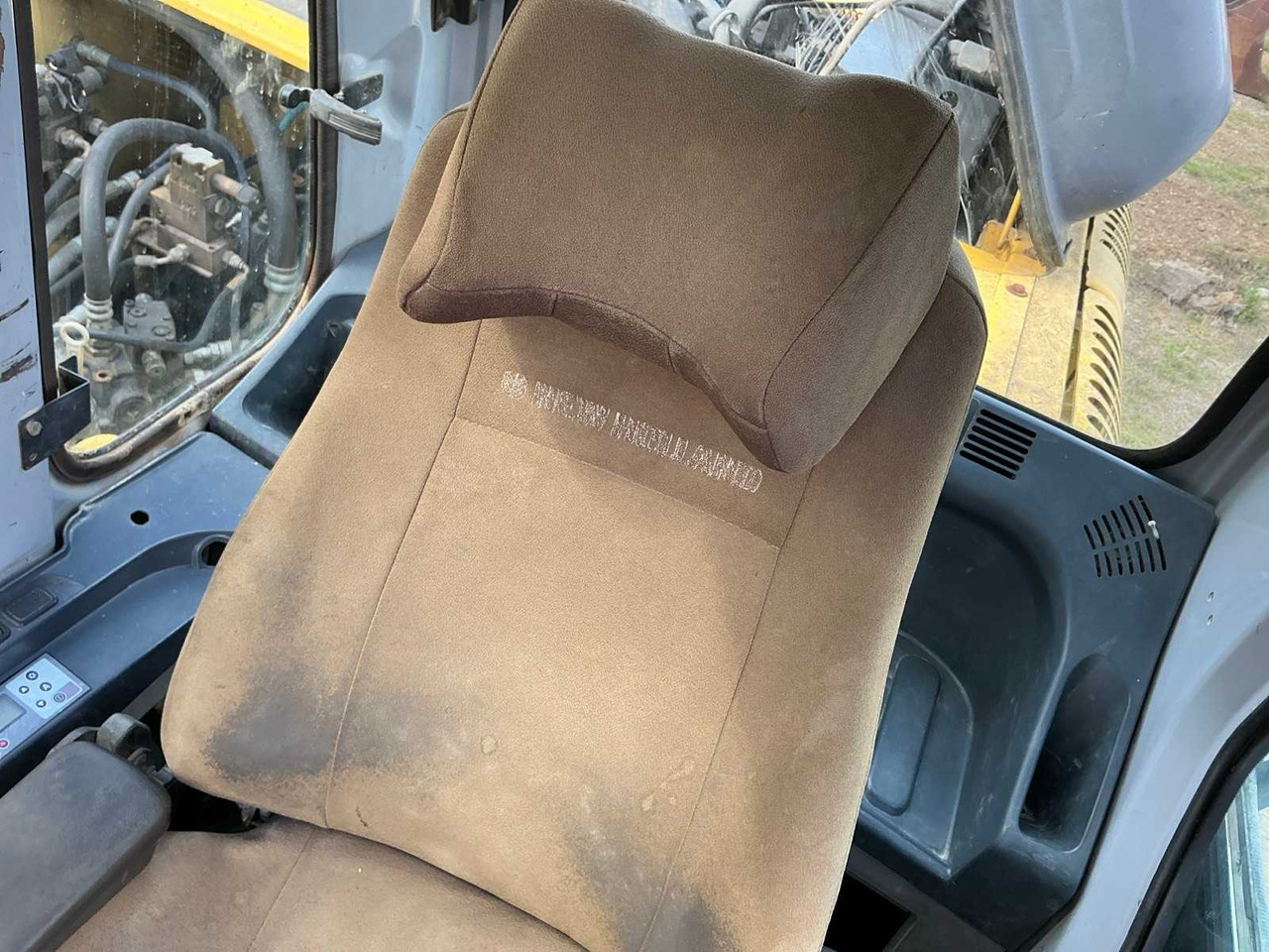 NEW HOLLAND KOBELCO NEW HOLLAND KOBELCO - E 215B - TRACKED EXCAVATOR - 2007 - Bager guseničar: slika 5 NEW HOLLAND KOBELCO NEW HOLLAND KOBELCO - E 215B - TRACKED EXCAVATOR - 2007 - Bager guseničar: slika 5