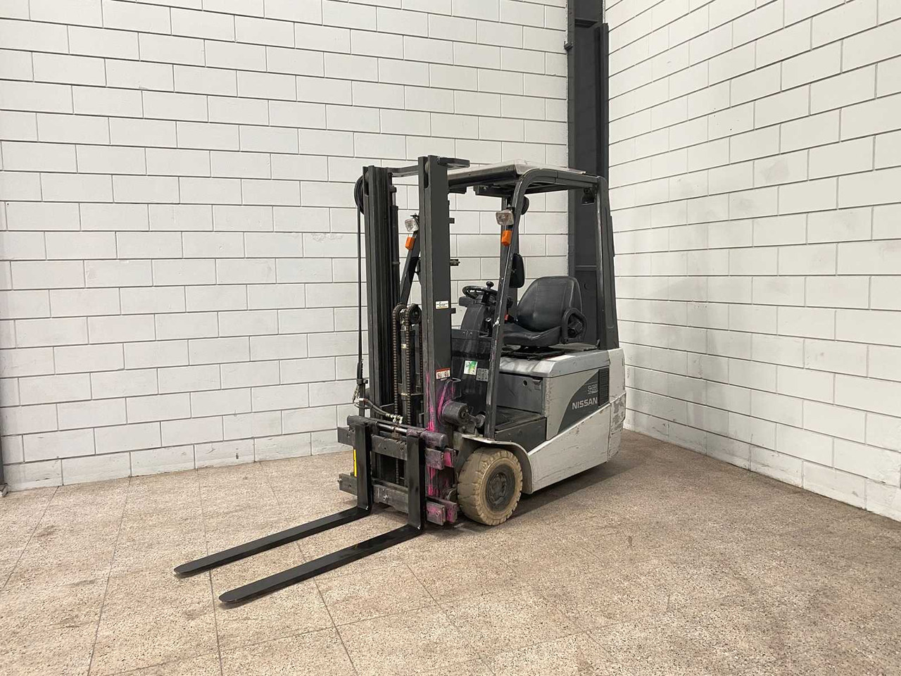 NISSAN - 1 N 1 L 15 Q - FORKLIFT - Viljuškar: slika 1 NISSAN - 1 N 1 L 15 Q - FORKLIFT - Viljuškar: slika 1