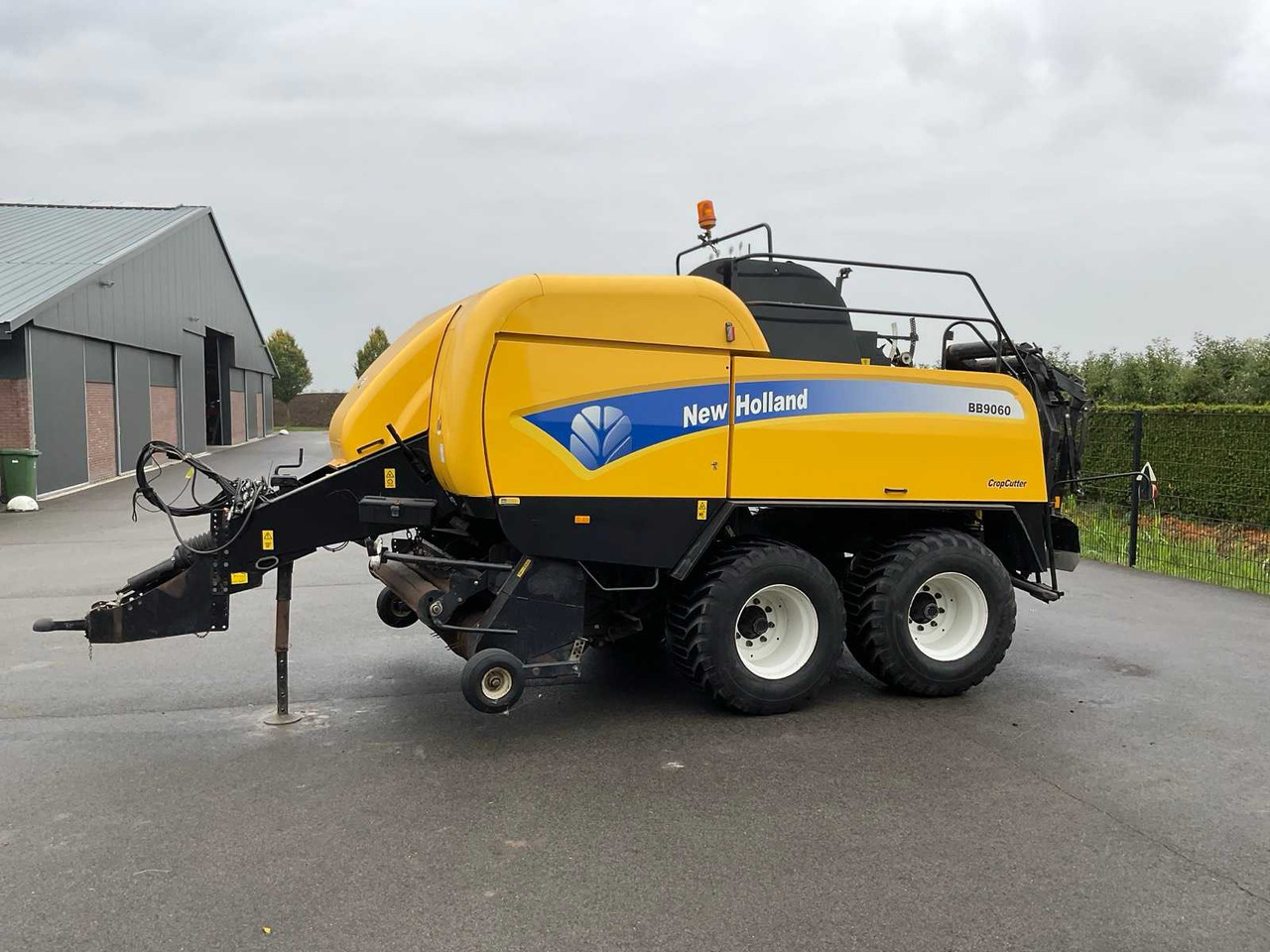 New Holland BB 9060 - Balirka za kockaste bale: slika 4 New Holland BB 9060 - Balirka za kockaste bale: slika 4