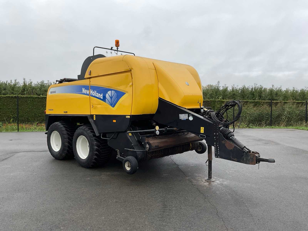 New Holland BB 9060 - Balirka za kockaste bale: slika 1 New Holland BB 9060 - Balirka za kockaste bale: slika 1
