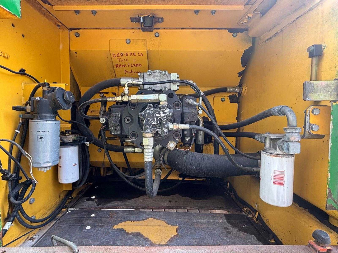 Bager guseničar New Holland NEW HOLLAND - 2008 - E265 - CRAWLER EXCAVATOR: slika 10 Bager guseničar New Holland NEW HOLLAND - 2008 - E265 - CRAWLER EXCAVATOR: slika 10