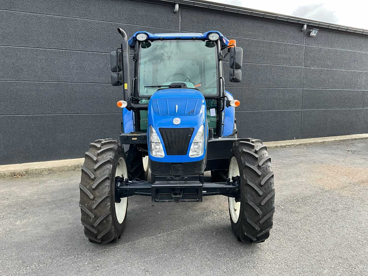New Holland TD5.85 - Traktor: slika 2 New Holland TD5.85 - Traktor: slika 2