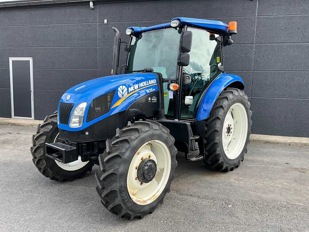 New Holland TD5.85 - Traktor: slika 1 New Holland TD5.85 - Traktor: slika 1