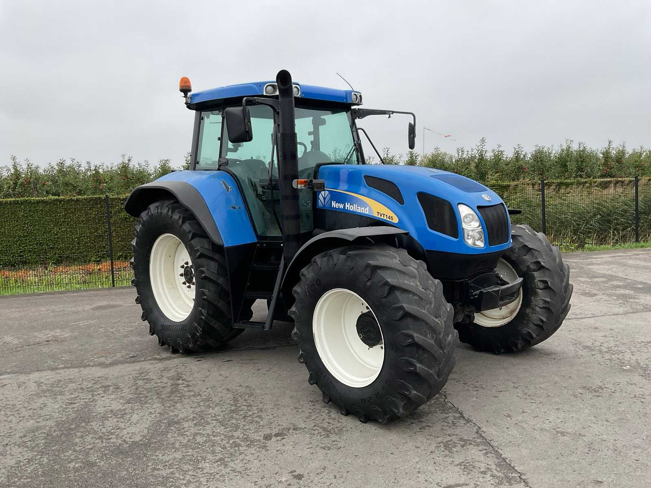 New Holland TVT145 - Traktor: slika 1 New Holland TVT145 - Traktor: slika 1