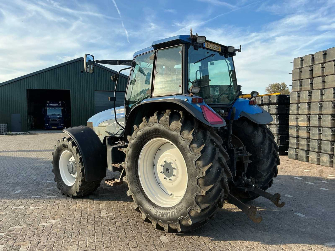 New holland 2002 NEW HOLLAND TM135 ALL-WHEEL DRIVE FARM TRACTOR - Traktor: slika 3 New holland 2002 NEW HOLLAND TM135 ALL-WHEEL DRIVE FARM TRACTOR - Traktor: slika 3