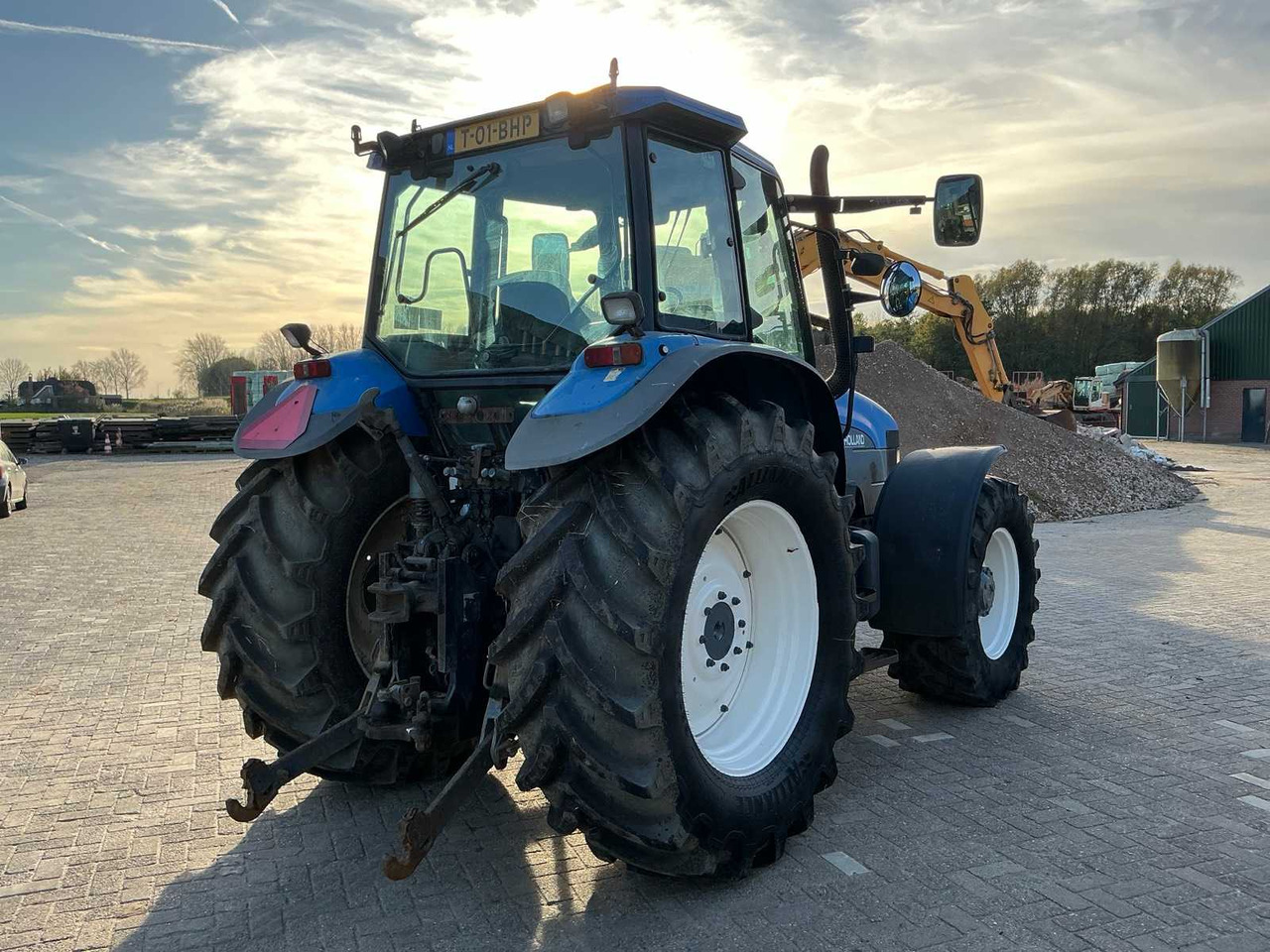 New holland 2002 NEW HOLLAND TM135 ALL-WHEEL DRIVE FARM TRACTOR - Traktor: slika 5 New holland 2002 NEW HOLLAND TM135 ALL-WHEEL DRIVE FARM TRACTOR - Traktor: slika 5