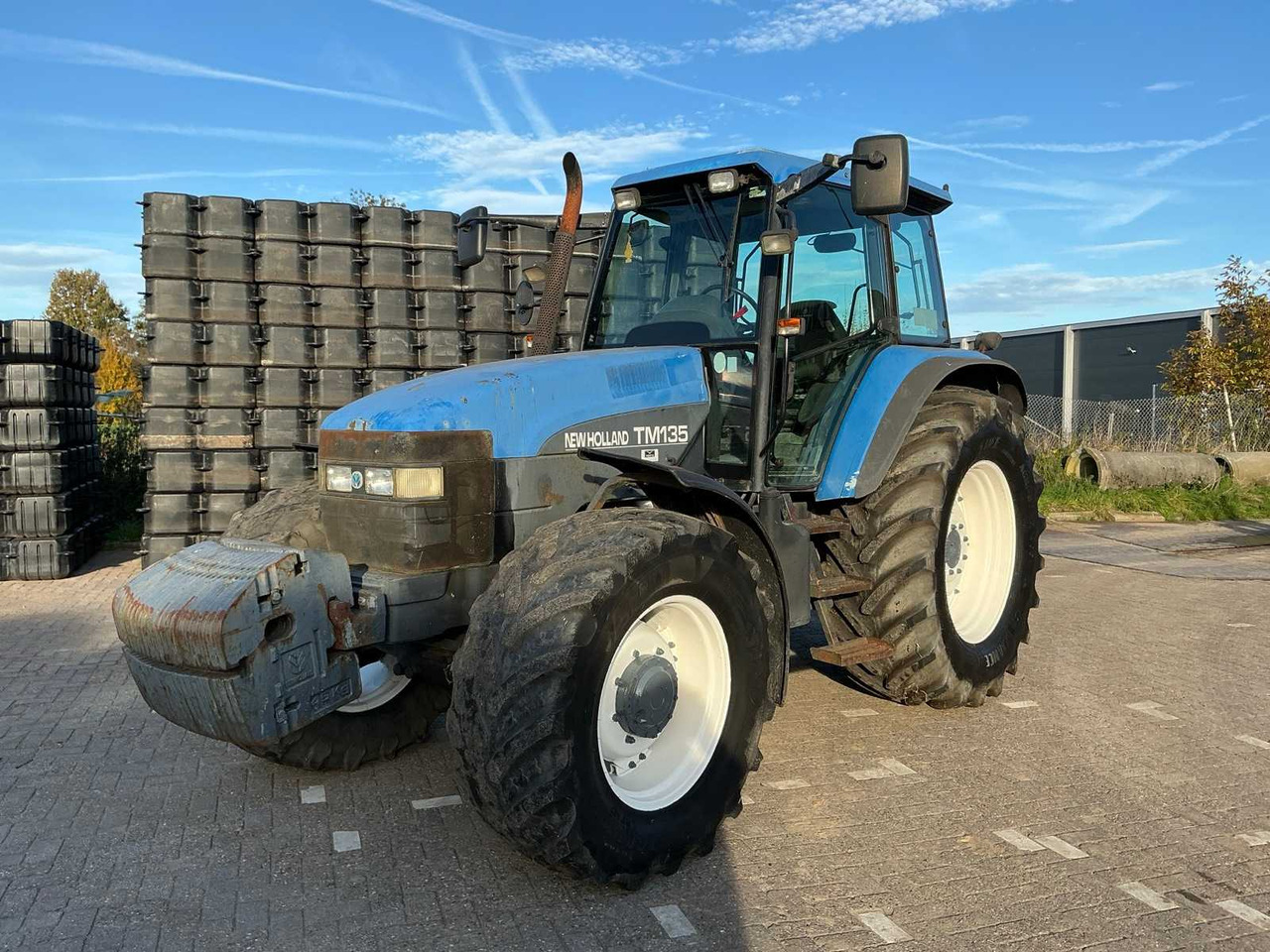 New holland 2002 NEW HOLLAND TM135 ALL-WHEEL DRIVE FARM TRACTOR - Traktor: slika 1 New holland 2002 NEW HOLLAND TM135 ALL-WHEEL DRIVE FARM TRACTOR - Traktor: slika 1