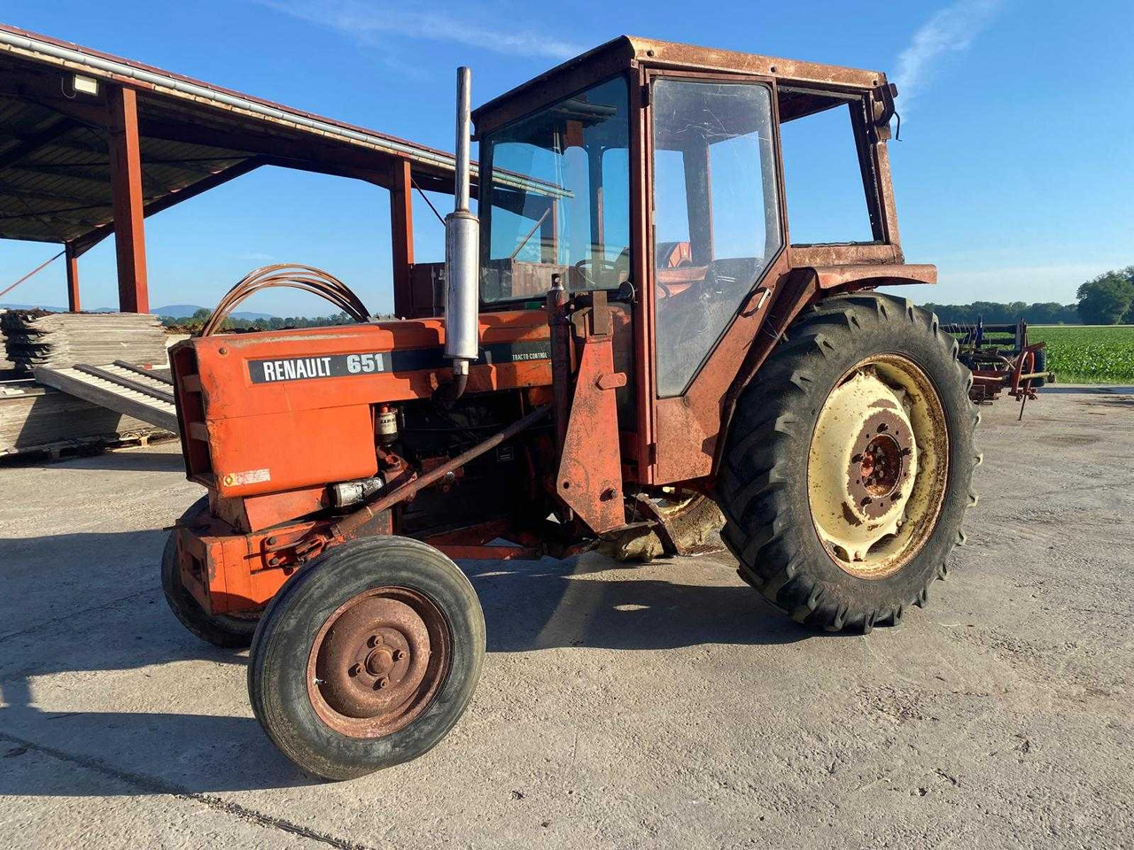Renault 651 - Komunalni traktor: slika 1 Renault 651 - Komunalni traktor: slika 1
