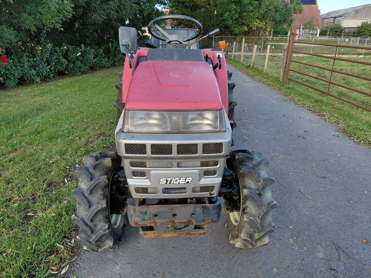 Shibaura P185F - Mali traktor: slika 2 Shibaura P185F - Mali traktor: slika 2