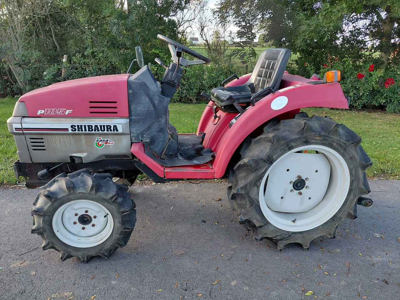 Shibaura P185F - Mali traktor: slika 1 Shibaura P185F - Mali traktor: slika 1