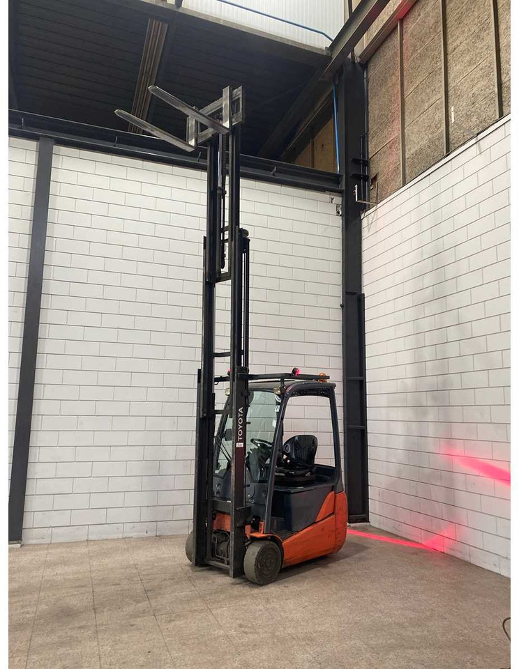 TOYOTA - 2012 - 8 FBEKT 16 - FORKLIFT TRIPLEX - FREE-LIFT - SIDE-SHIFT - Viljuškar: slika 4 TOYOTA - 2012 - 8 FBEKT 16 - FORKLIFT TRIPLEX - FREE-LIFT - SIDE-SHIFT - Viljuškar: slika 4