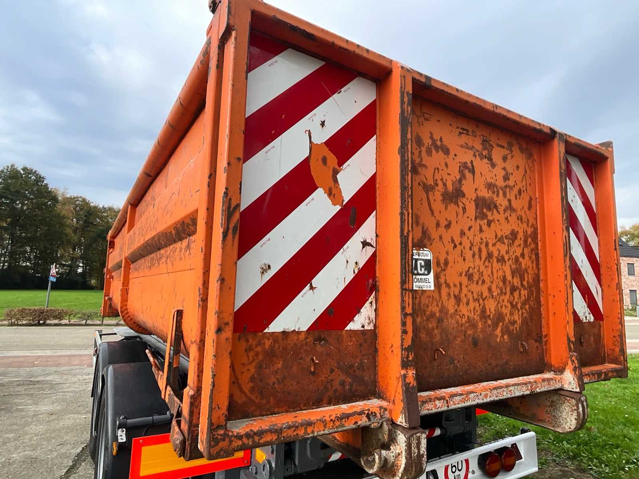 Trouillet kipper aanhangwagen met container - gereviseerd ET2180 - Traktorska prikolica za farmu/ Kiper: slika 4 Trouillet kipper aanhangwagen met container - gereviseerd ET2180 - Traktorska prikolica za farmu/ Kiper: slika 4