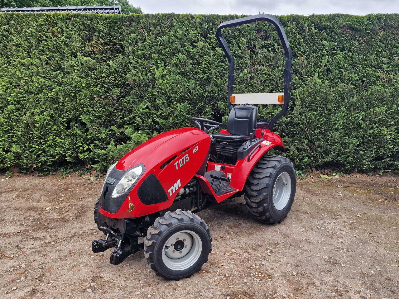 Tym T273 - Komunalni traktor: slika 2 Tym T273 - Komunalni traktor: slika 2