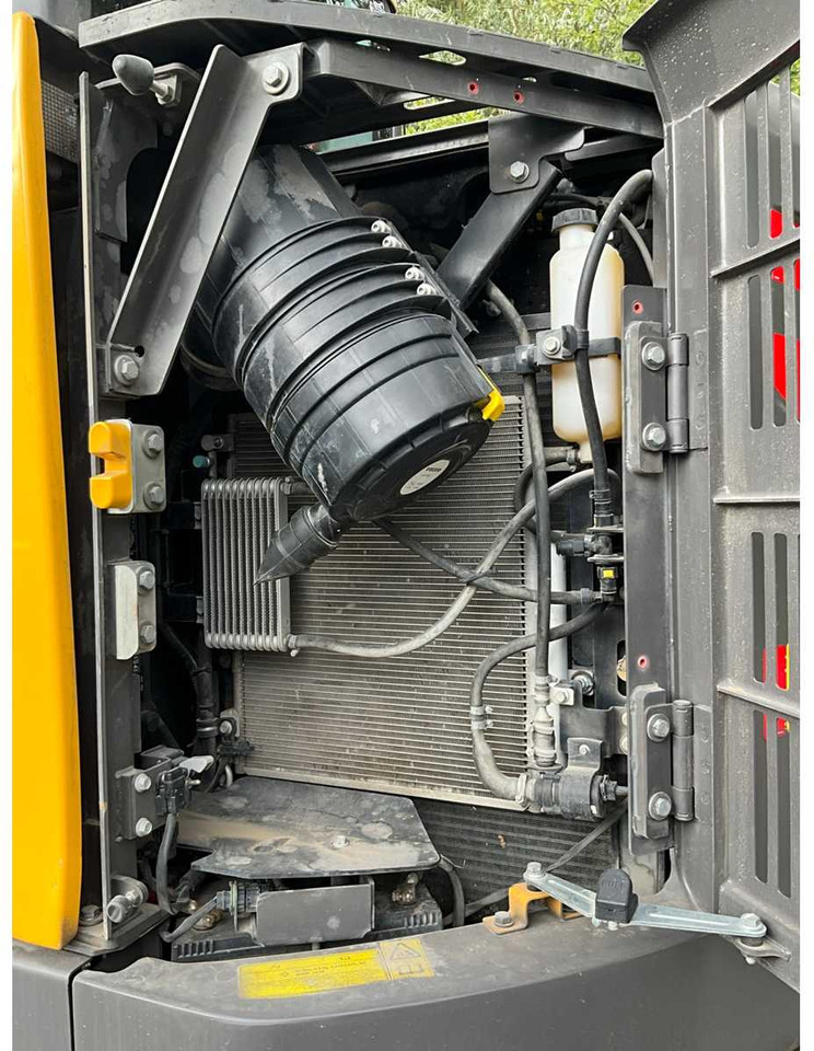 Bager guseničar Volvo ECR145EL: slika 24