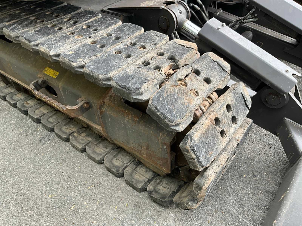 Bager guseničar Volvo ECR145EL: slika 27