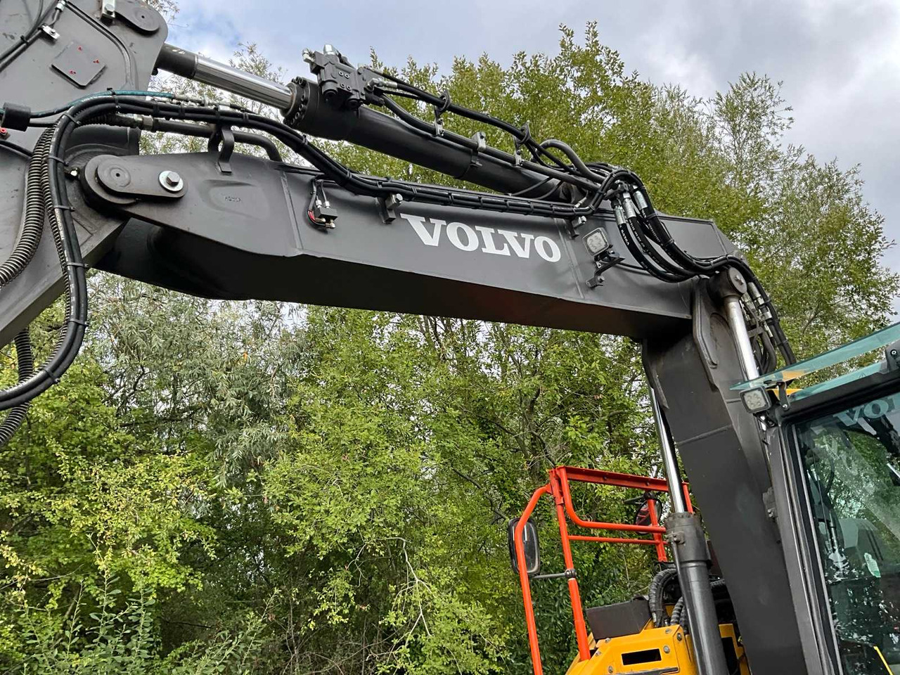 Bager guseničar Volvo ECR145EL: slika 23