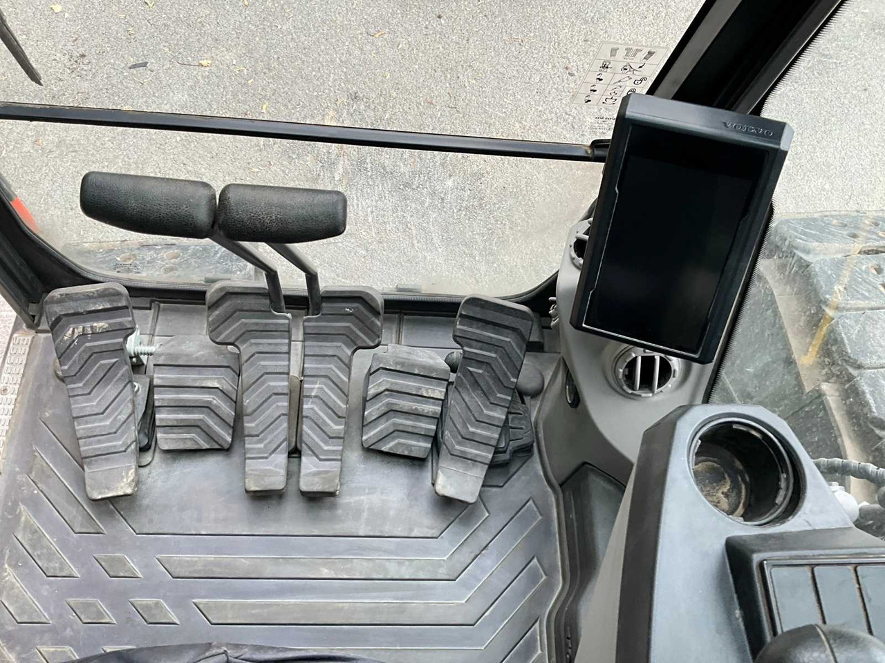 Bager guseničar Volvo ECR145EL: slika 36
