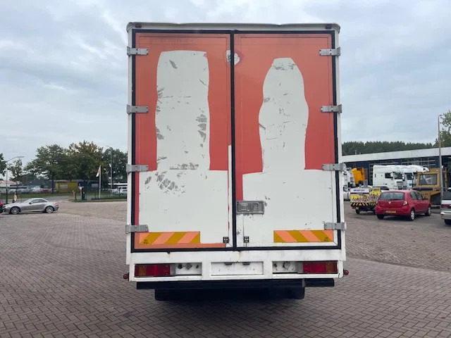 DAF XF 95.380 Euro 2 Manual-Gear - Kamion sa zatvorenim sandukom: slika 4 DAF XF 95.380 Euro 2 Manual-Gear - Kamion sa zatvorenim sandukom: slika 4