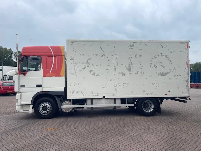 DAF XF 95.380 Euro 2 Manual-Gear - Kamion sa zatvorenim sandukom: slika 3 DAF XF 95.380 Euro 2 Manual-Gear - Kamion sa zatvorenim sandukom: slika 3