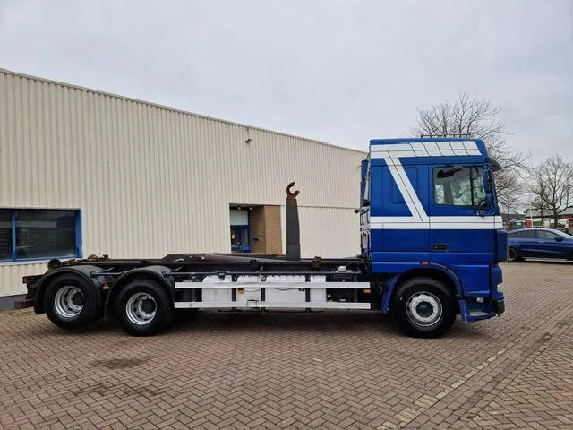 DAF XF 95.430 6x2 Manual-Gear Euro 4 - Kamion sa golom šasijom i zatvorenom kabinom: slika 2 DAF XF 95.430 6x2 Manual-Gear Euro 4 - Kamion sa golom šasijom i zatvorenom kabinom: slika 2