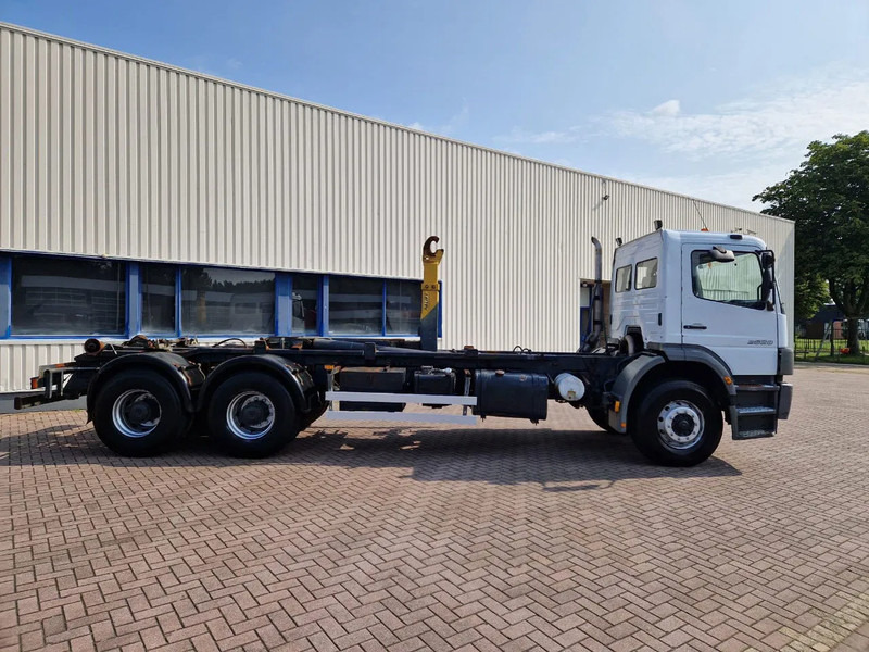 Mercedes-Benz Atego 2628 6x4, Manual gear, full steel suspension - Kamion sa golom šasijom i zatvorenom kabinom: slika 4 Mercedes-Benz Atego 2628 6x4, Manual gear, full steel suspension - Kamion sa golom šasijom i zatvorenom kabinom: slika 4