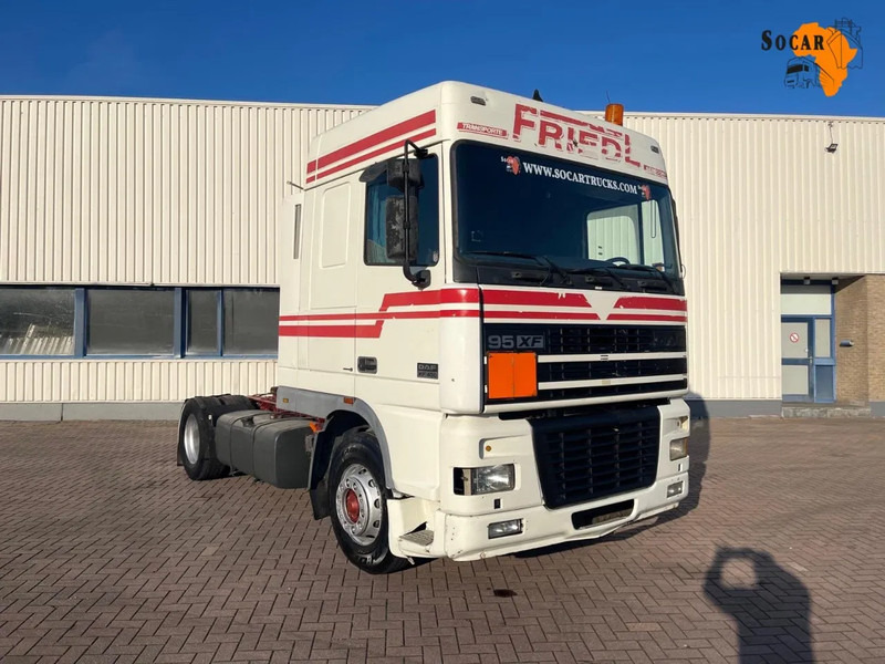 DAF XF 95.430 Manual-Gear Euro 3 - Tegljač: slika 1 DAF XF 95.430 Manual-Gear Euro 3 - Tegljač: slika 1