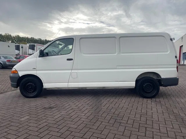 Toyota HiAce 2.5 D4-D 90 Lang Airco - Mali kombi: slika 4 Toyota HiAce 2.5 D4-D 90 Lang Airco - Mali kombi: slika 4